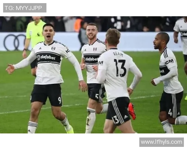 女王巡游与富勒姆的激烈对决展现足球魅力与团队精神的完美结合